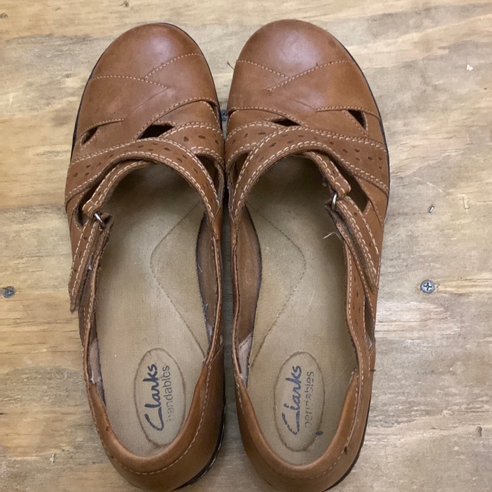 Women’s size 11w leather Clarkes